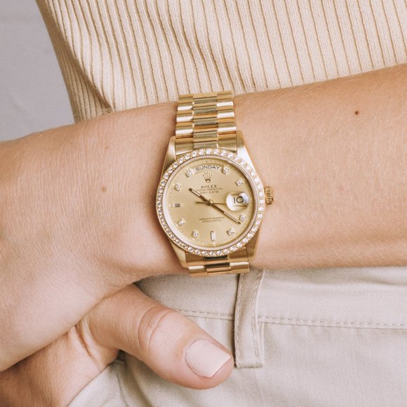 Shop handbags, fine jewelry, watches, apparel, shoes and small leather goods. - Picture 3 of 13